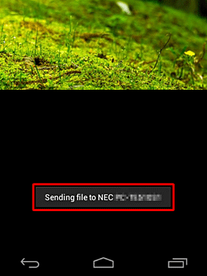 「Sending file to（受信側のデバイス名）」と表示されたら、転送中のためそのまま待ちます