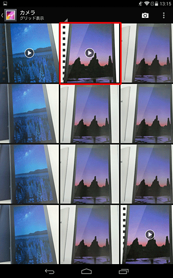 動画のマークが表示されているデータをタップし、ビデオを表示します