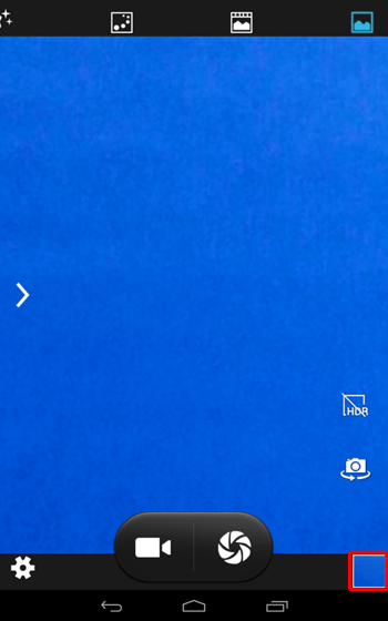 撮影した映像を確認するには、右下のサムネイルをタップしてください