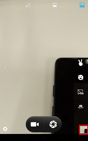 撮影した画像を確認するには、右下のサムネイルをタップしてください