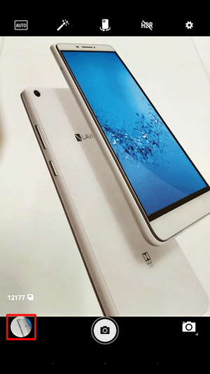 撮影した画像を確認するには、左下のサムネイルをタップしてください