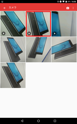 動画のマークが表示されているデータをタップし、ビデオを表示します