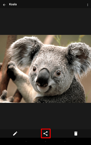 ファイルが表示されたら、画面をタップして右上に表示された「アイコン」（Bluetoothボタン）をタップします