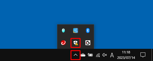 通知領域から「隠れているインジケーターを表示します」をクリックし、表示された一覧から「盾アイコン」をクリックします