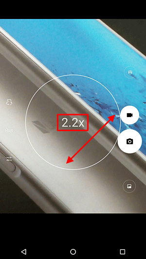 拡大したい場合は、ピンチアウト（2本の指で画面に触れたまま、2本の指の間隔を広げるようにスライド）します