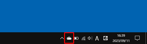 タスクバーの通知領域に表示されている「アイコン」（OneDrive）をクリックします