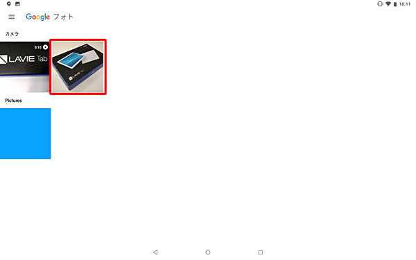 動画のマークが表示されていないサムネイルをタップし、写真を表示します