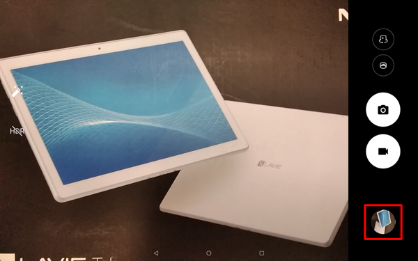 撮影した画像を表示するには、右下のサムネイルをタップしてください