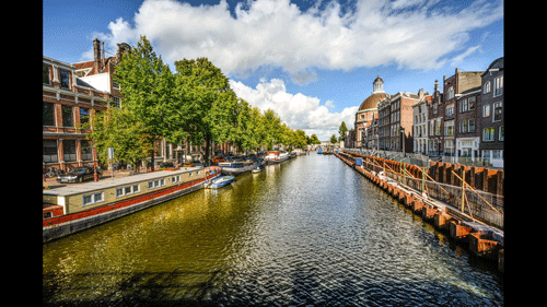 画像が全画面表示され、スライドショーが開始したことを確認してください