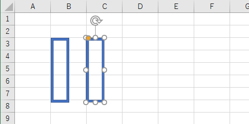 マウスやキーボード操作で複製された図形を移動し、間隔を決定します
