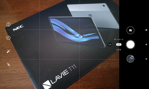 初期状態では、タブレットの背面カメラが起動します