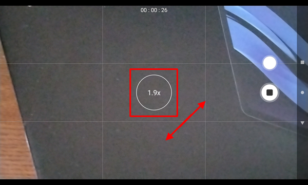拡大したい場合は、ピンチアウト（2本の指で画面に触れたまま、2本の指の間隔を広げるようにスライド）します