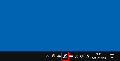 デスクトップを表示し、タスクバーの通知領域に表示されている「更新プログラムをインストールするには、デバイスを再起動する必要があり、再起動する時刻を選択してください」をクリックします