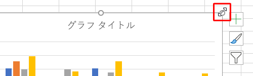 グラフの枠にマウスポインターを合わせて、矢印が表示されたら、ドラッグして目的のサイズに変更します