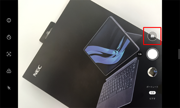 初期状態では、タブレットの背面カメラが起動します