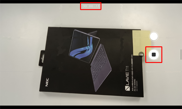 ビデオ撮影中は、画面上部に録画時間が表示され、画面右側に表示された「停止ボタン」をタップすると、撮影が終了します