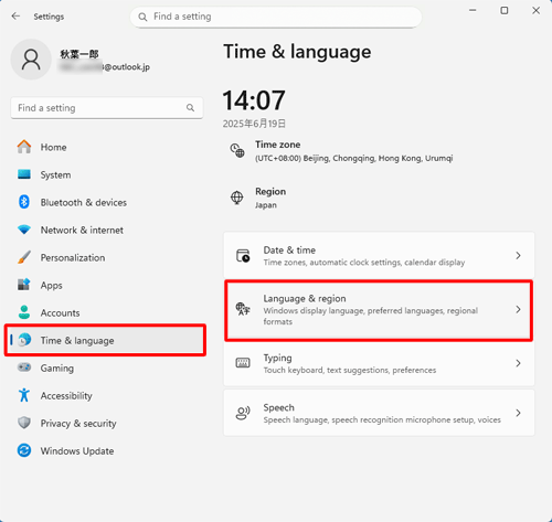 画面左側から「Time & Language」をクリックし、表示された一覧から「Language & region」をクリックします