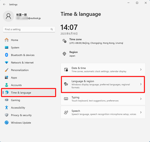画面左側から「Time & Language」をクリックし、表示された一覧から「Language & region」をクリックします
