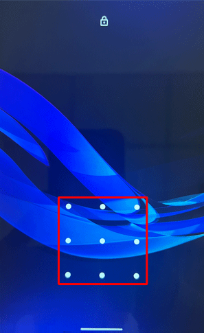 解除方法としてパターンを設定している場合は、4つ以上のポイントを指でなぞって繋いでロックを解除します