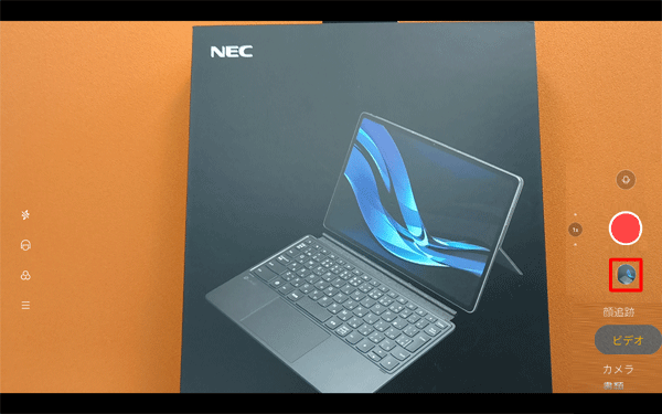 撮影した映像を表示するには、右下のサムネイルをタップしてください